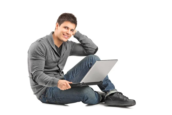 Dizüstü bilgisayar ile erkek — Stok fotoğraf