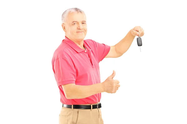 Uomo anziano con chiave della macchina — Foto Stock
