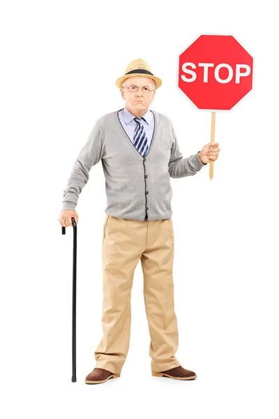 Mature gentleman attente stop signe — Photo
