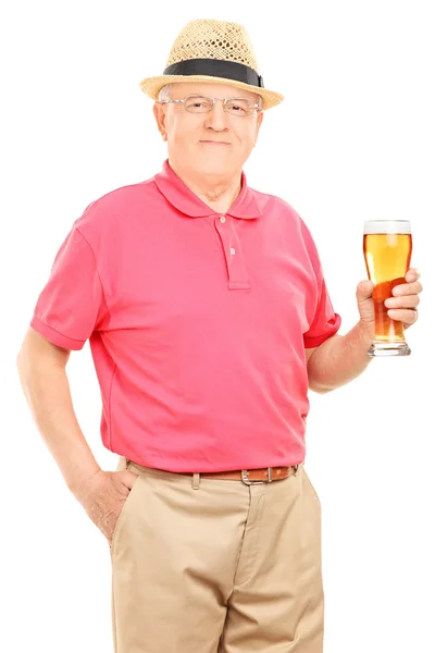 Senior man holding a pint of beer — Stock Photo, Image