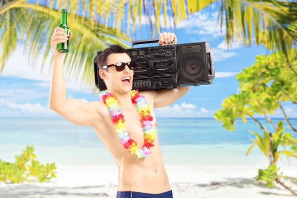 Guy with beer and boombox — Stockfoto