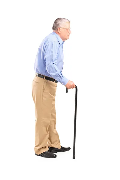 Homem sênior andando com cana — Fotografia de Stock