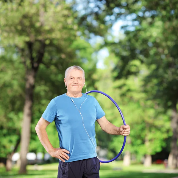 Athlete with headphones holding hulahoop — Stock Photo, Image