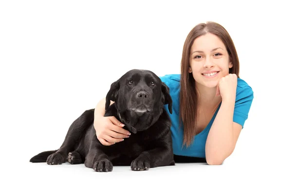 黒犬と女性 — ストック写真