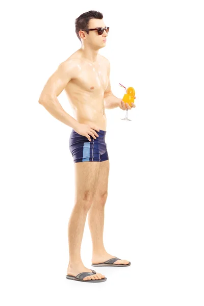 Ragazzo che tiene cocktail — Foto Stock