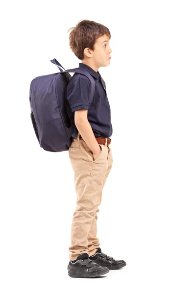 Menino da escola com mochila de pé — Fotografia de Stock