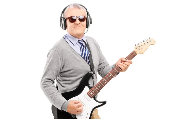 Volwassen man spelen gitaar — Stockfoto