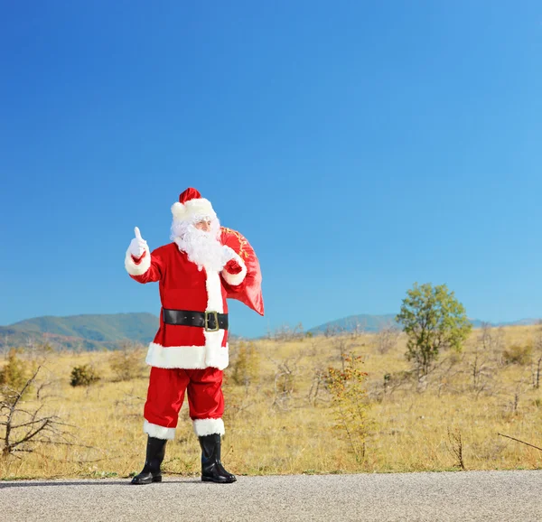 Санта-Клауса на відкритій дорозі — стокове фото