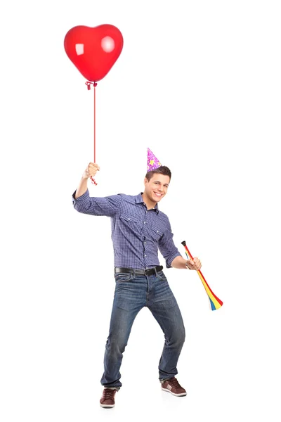 Masculino segurando balão e chifre — Fotografia de Stock