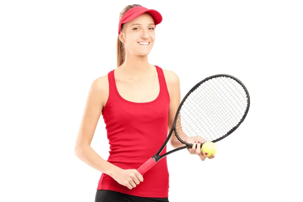 Женщина держит теннисную ракетку — стоковое фото