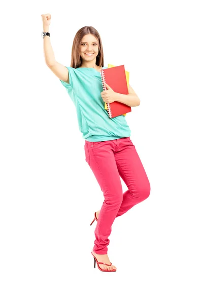 Kvinnlig student anläggning böcker — Stockfoto