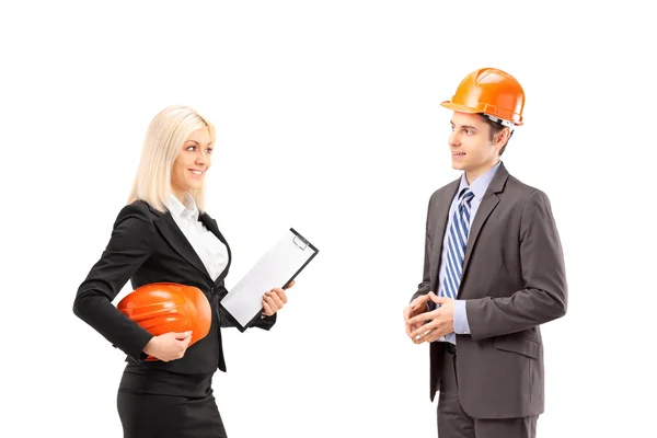 Ingenieros durante la discusión — Foto de Stock