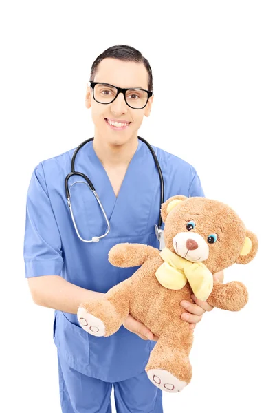 Profesional de la salud en la celebración de oso de peluche —  Fotos de Stock