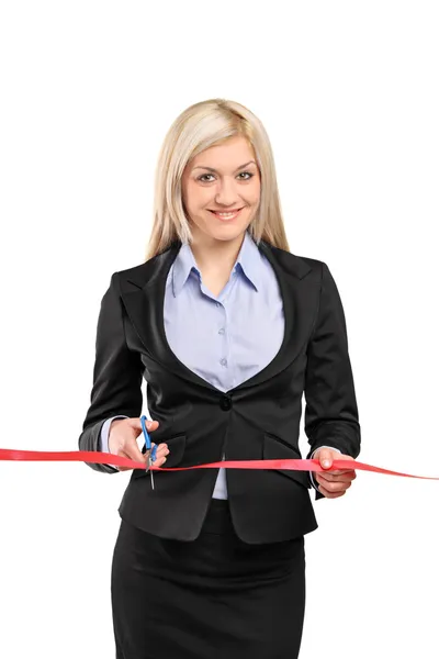 Uma mulher de negócios cortando uma fita vermelha, cerimônia de abertura — Fotografia de Stock