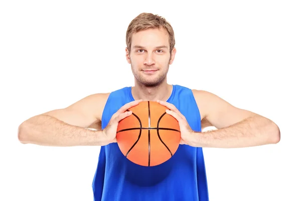 Jogador de basquete com basquete — Fotografia de Stock