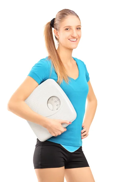 Atleta feminina segurando balança de peso — Fotografia de Stock