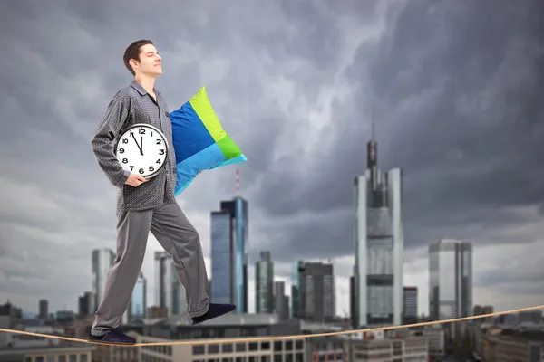 Man sleepwalking on rope — Stock Photo, Image