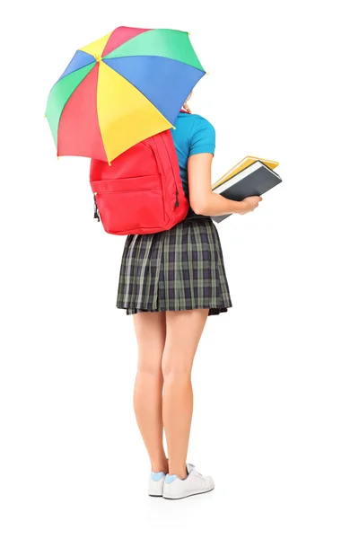 Bir şemsiye tutan kız öğrenci — Stok fotoğraf