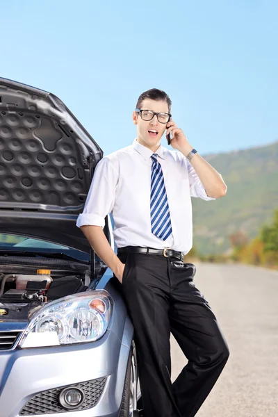 Businessperson talking on phone — Stock Photo, Image