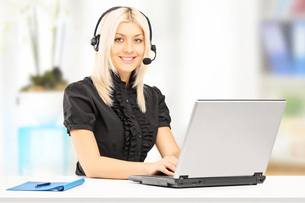 Vrouwelijke Customer Service Operator — Stockfoto