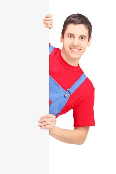 Repairman smiling behind white panel — Stock Photo, Image