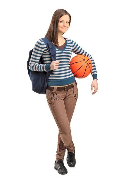 Ragazza della scuola in possesso di basket — Foto Stock