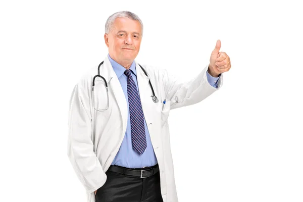 Профессионал здравоохранения делает большой палец вверх — стоковое фото
