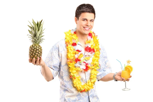 Man holding pineapple and cocktail — Stock Photo, Image