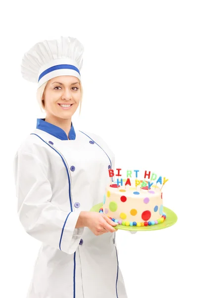Vrouwelijke chef-kok houden van de cake van de kindverjaardag — Stockfoto