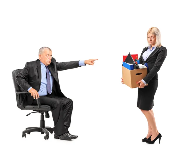 Male boss firing employee — Stock Photo, Image