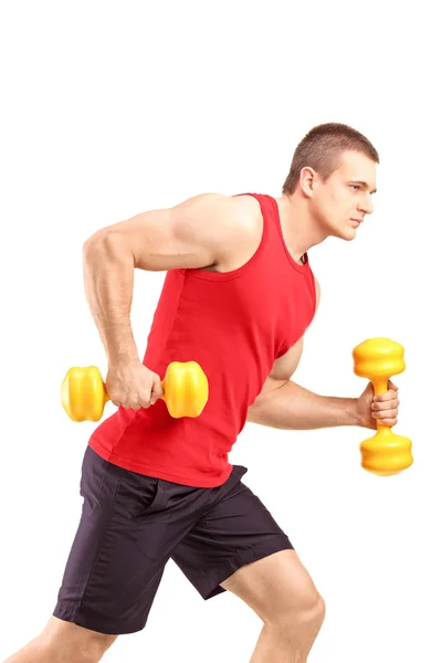 Homem atlético muscular levantando pesos — Fotografia de Stock