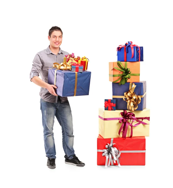 Junge mit Geschenk — Stockfoto