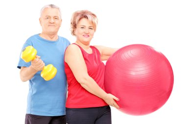 egzersiz ekipmanları ile kadın ve erkek