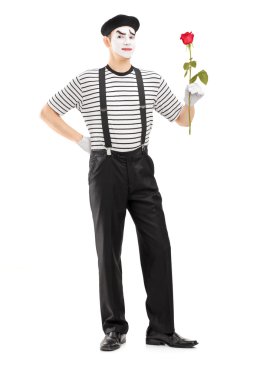 Gül çiçek tutan MIME sanatçı