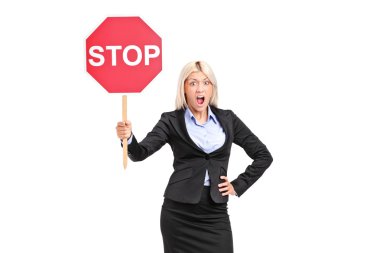 trafik işareti stop holding iş kadını