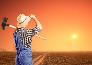 erkek çiftçi holding küreği