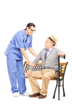 Hemşire için konuşmak kıdemli beyefendi