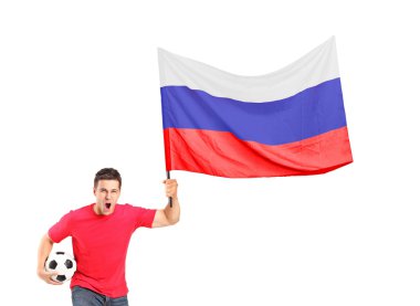Top ve Rus bayrağı tutarak fan