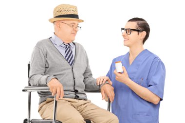 Komuta sizde ilaç veren doktor