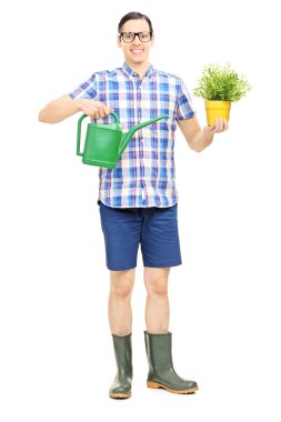 sulama olabilir ve çiçek tutan erkek