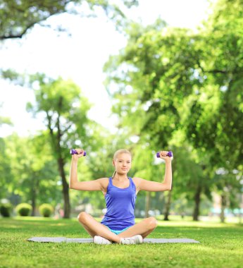 dambıl ile egzersiz erkek