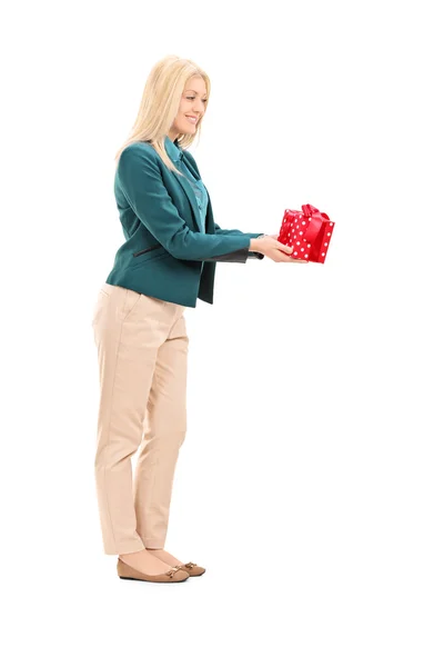 Woman holding present — Stock Photo, Image