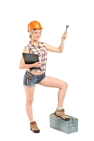 Female mechanic holding a wrench — Stock Photo, Image