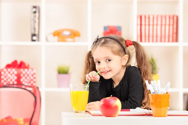 Little girl drinking juice — Stock Photo, Image