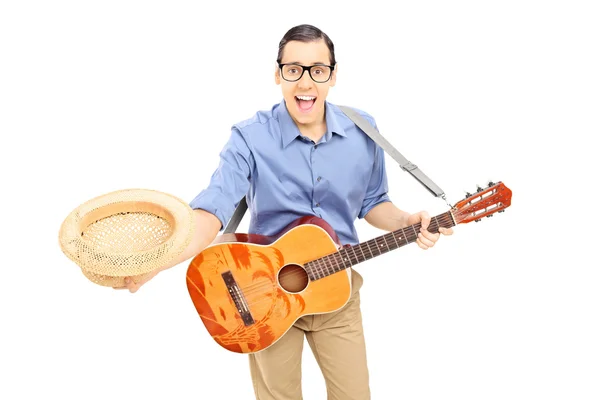 Male guitarist bow down holding his hat — Stock Photo, Image