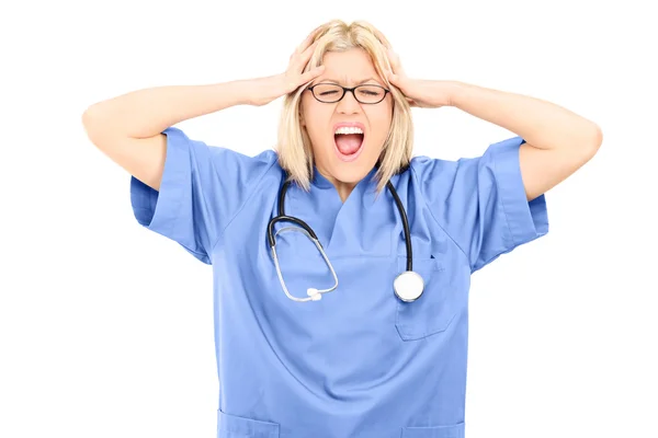 Médico mujer nerviosa gritando — Foto de Stock