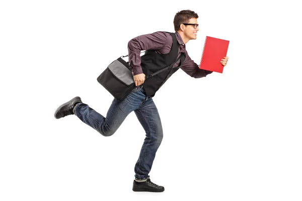 Студент в спешке бегает с ноутбуком — стоковое фото