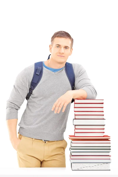Männlicher Schüler mit Schultasche — Stockfoto