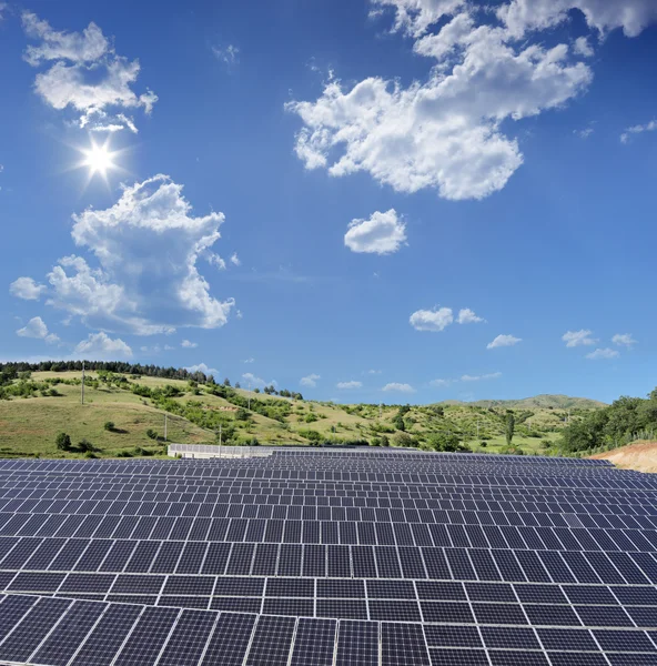 Paneles solares de células fotovoltaicas —  Fotos de Stock