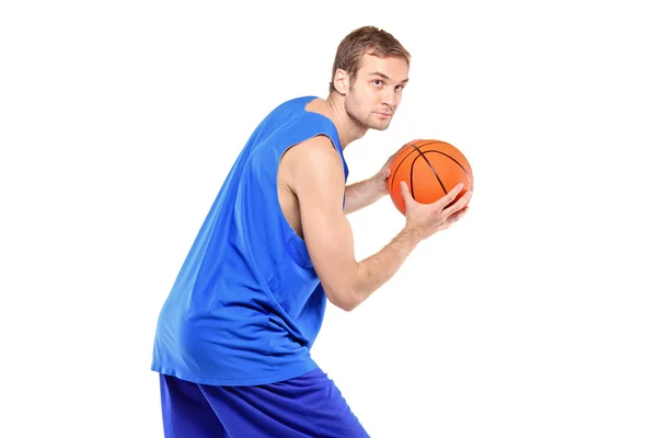 Basketballspieler mit Ball — Stockfoto